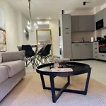 Modern Charm In Barrio شقة *