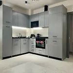 Modern Charm In Barrio شقة