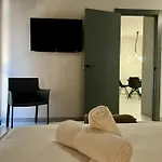Modern Charm In Barrio شقة *
