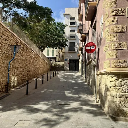 Modern Charm In Barrio شقة
