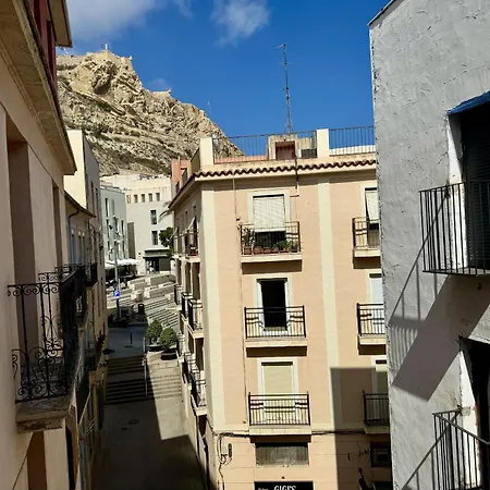 Modern Charm In Barrio لقنت